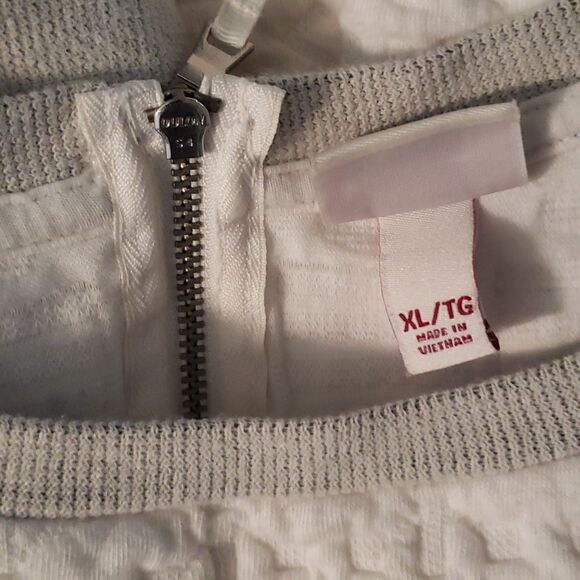 White sweater style top with grey sleeves & coller - Picture 9 of 10